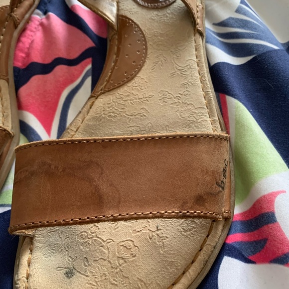 B.O.C. Woman’s tan leather straps sandals size 9 ** 4 for $ 25.00 ** - Picture 3 of 9